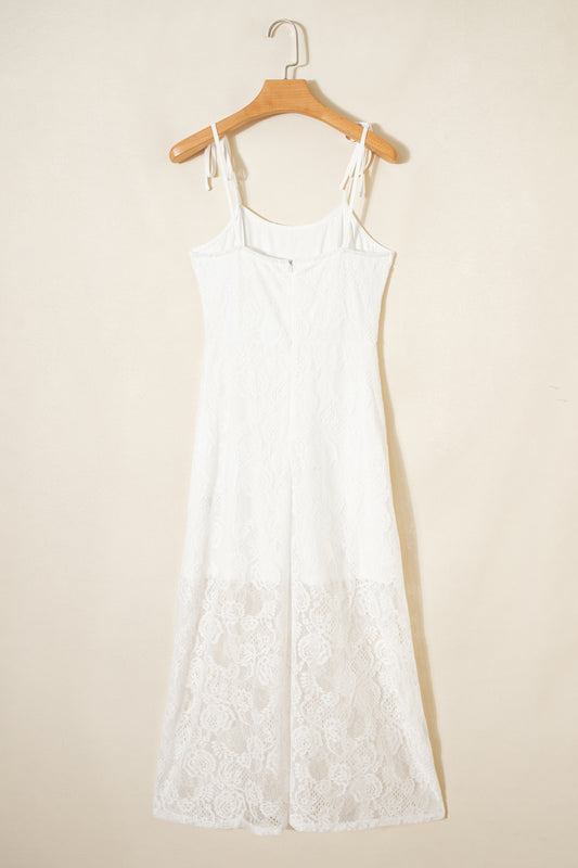 Robe longue blanche à fines bretelles avec superposition en dentelle florale