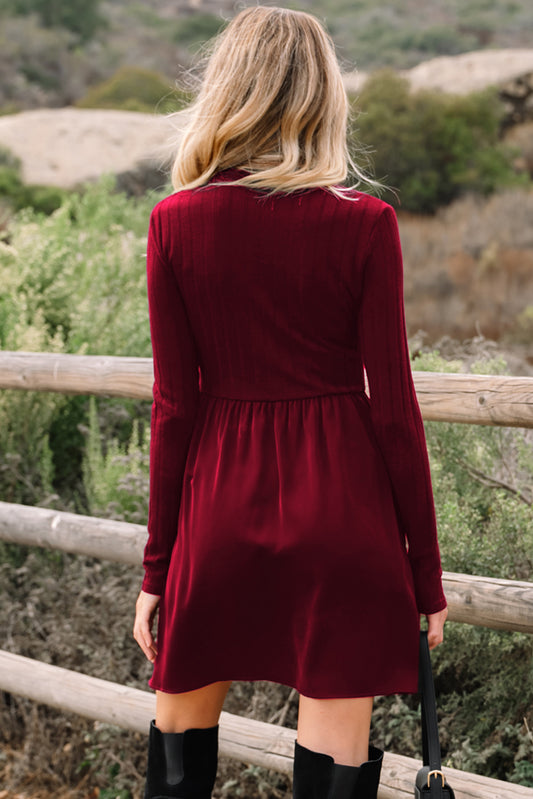 Mini-robe en maille côtelée et patchwork à manches longues avec col à volants rouge dahlia