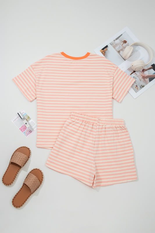 Ensemble décontracté t-shirt ample à col contrastant rayé rose et short à cordon de serrage