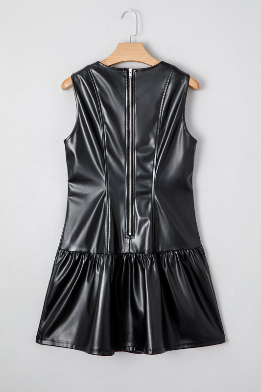 Mini-robe sans manches en similicuir noir avec ourlet à volants