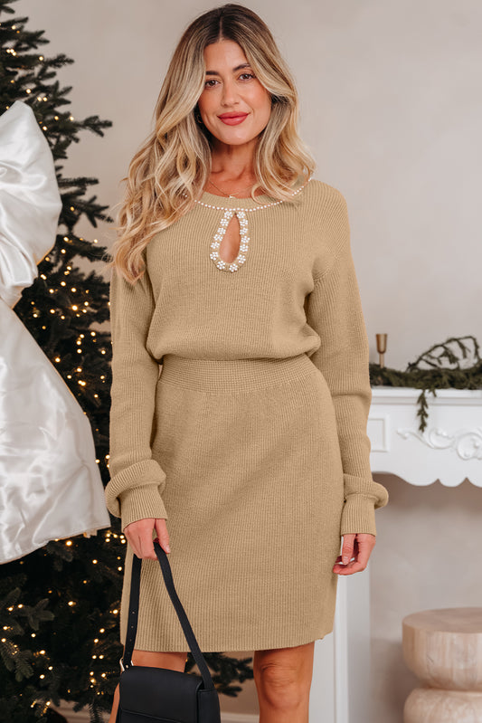 Robe pull côtelée grise fumée à ornements de perles et découpe en trou de serrure