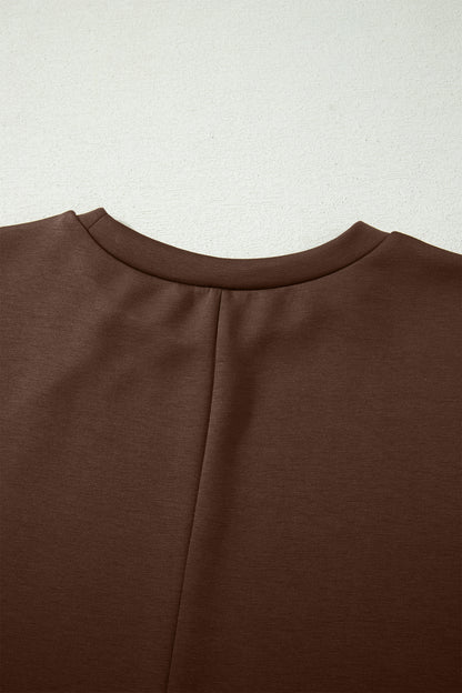 Robe T-shirt longue de couleur unie en bois de santal rouge avec fentes