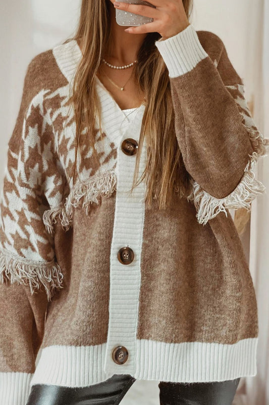 Cardigan en tricot à motif pied-de-poule et blocs de couleurs kaki avec col en V et bords bruts, boutonné sur le devant