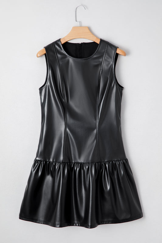 Mini-robe sans manches en similicuir noir avec ourlet à volants