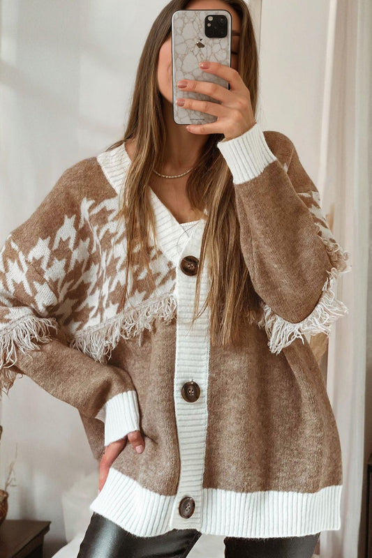 Cardigan en tricot à motif pied-de-poule et blocs de couleurs kaki avec col en V et bords bruts, boutonné sur le devant