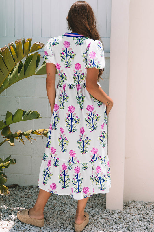 Robe longue blanche à fleurs, manches courtes bouffantes, col en V et taille haute