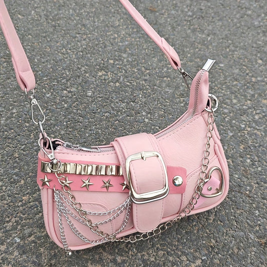 Mini sac bandoulière avec une touche punk et fermeture magnétique