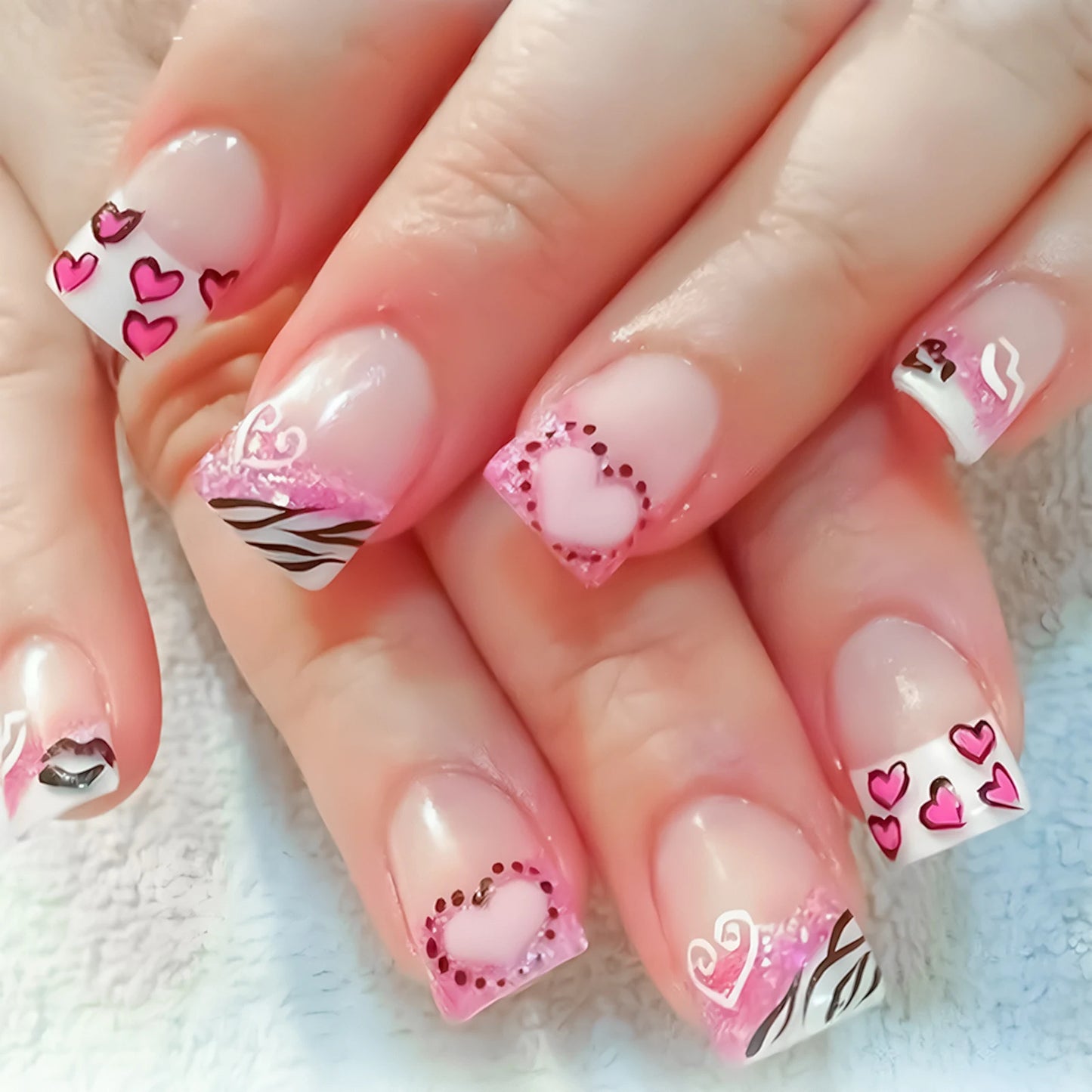 Ongles à presser noirs Y2K pour filles, motif cœur rose/point