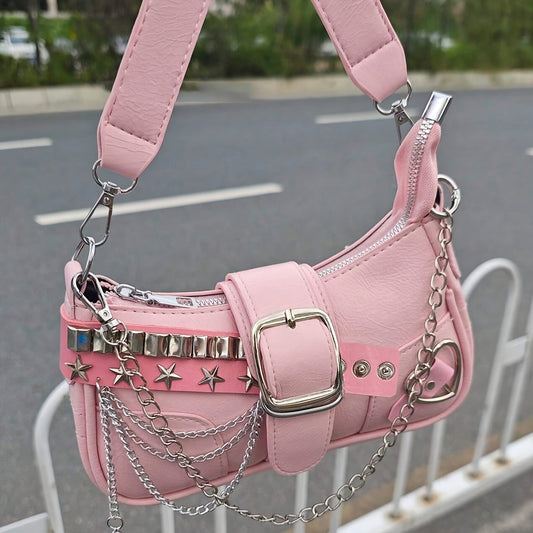 Mini sac bandoulière avec une touche punk et fermeture magnétique